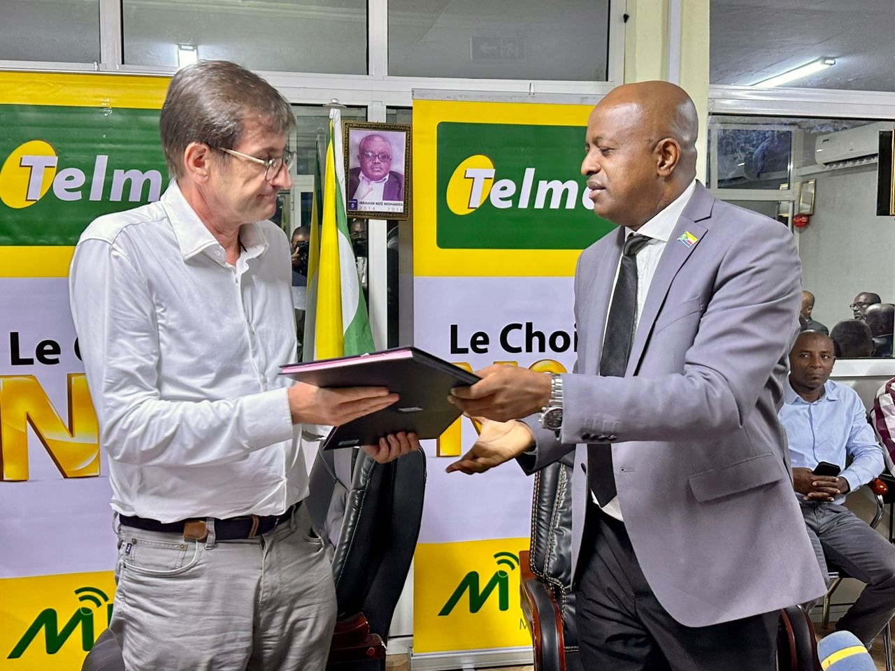 image Sonelec et Mvola Comores lancent la recharge d’électricité par Mvola
